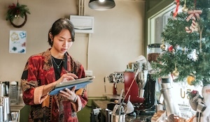 Top challenges supporting employees through the holiday season